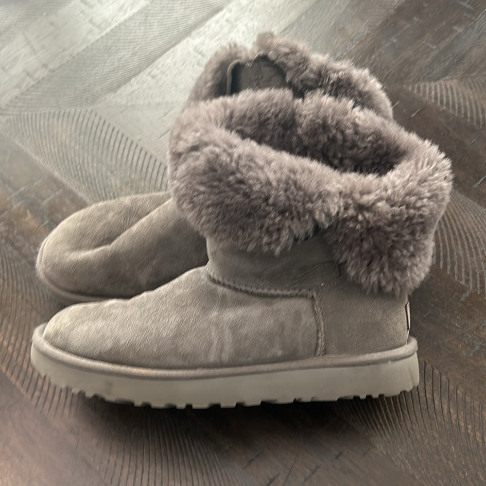 Ugg Bailey Button Ii Size 9 Grey - image 3